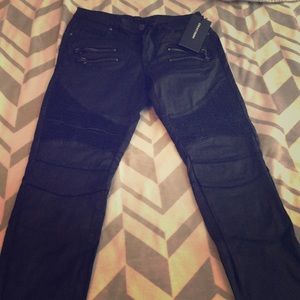 Black low rise skinny jeans